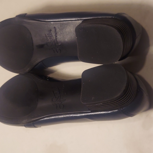 New Womens Life Stride Soft System Navy Blue Small Short Wide Heel Shoes 8.5M - Picture 8 of 8